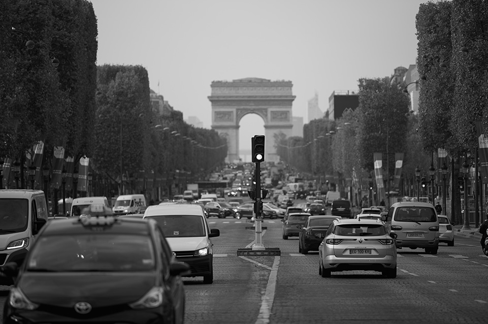 Arc de Triomphe in Paris by Stephen Je